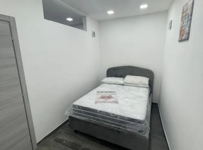 Regina Bnb * Неаполь